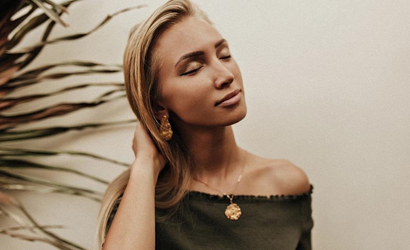 How to Style Gold Rings with Elegant Looks